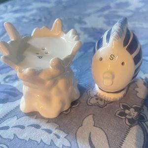 Fish and coal Salt and pepper shaker
